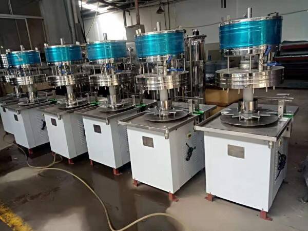 Máquina de llenado cuantitativo de 1500-2000 botellas/hora para botellas heterotípicas y de ployester