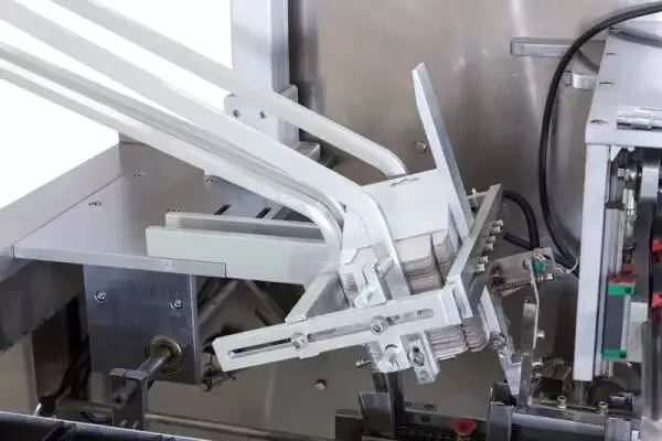 Заготовительная машина для автоматической упаковки капсул проста в эксплуатации