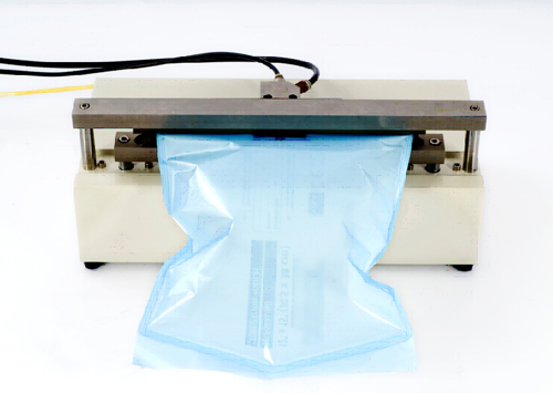 Open-type three-side-sealed packaging bag adopts test-sealed inflation device